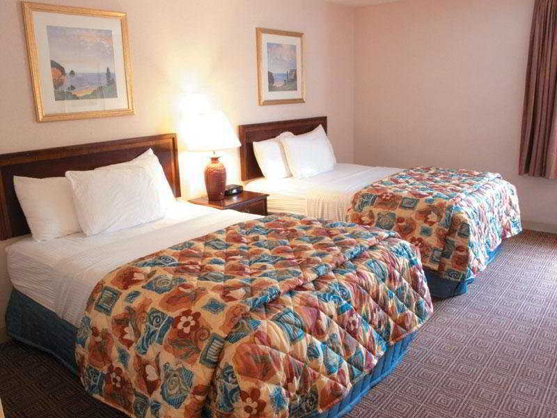 Quality Inn & Suites Milwaukee Room photo